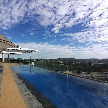 Menlyn Maine Apartments Pretoria Bagian luar foto