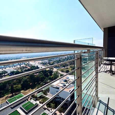 Menlyn Maine Apartments Pretoria Bagian luar foto