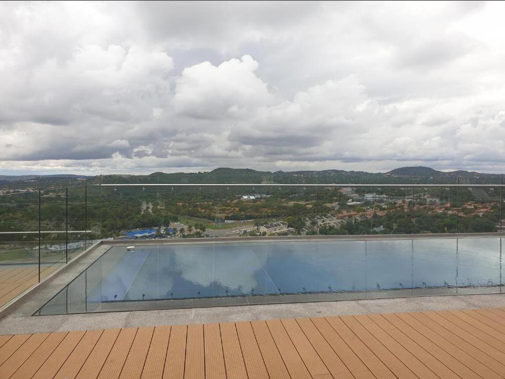 Menlyn Maine Apartments Pretoria Bagian luar foto