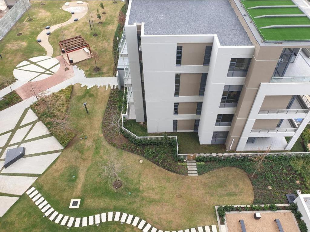 Menlyn Maine Apartments Pretoria Bagian luar foto