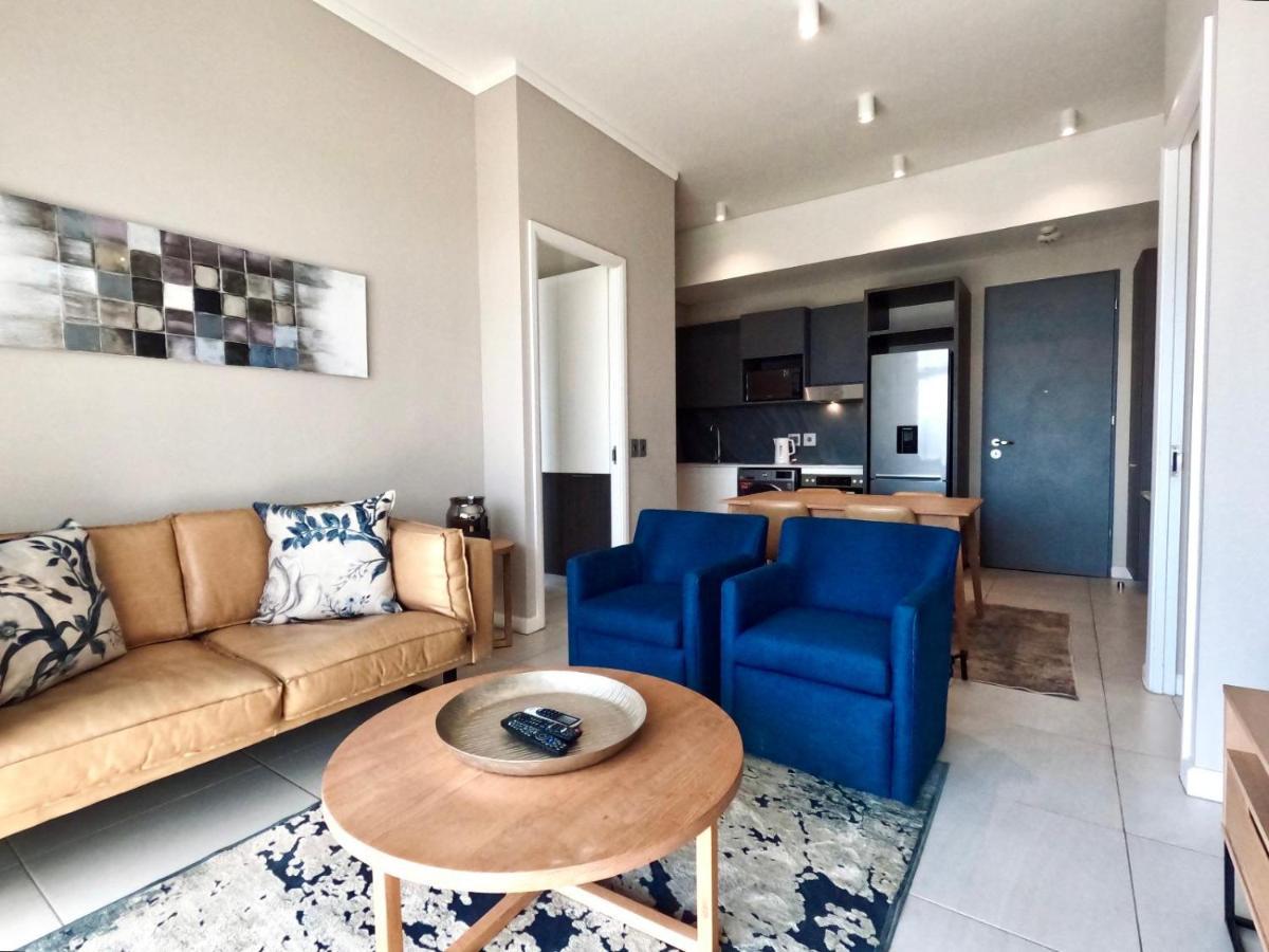 Menlyn Maine Apartments Pretoria Bagian luar foto