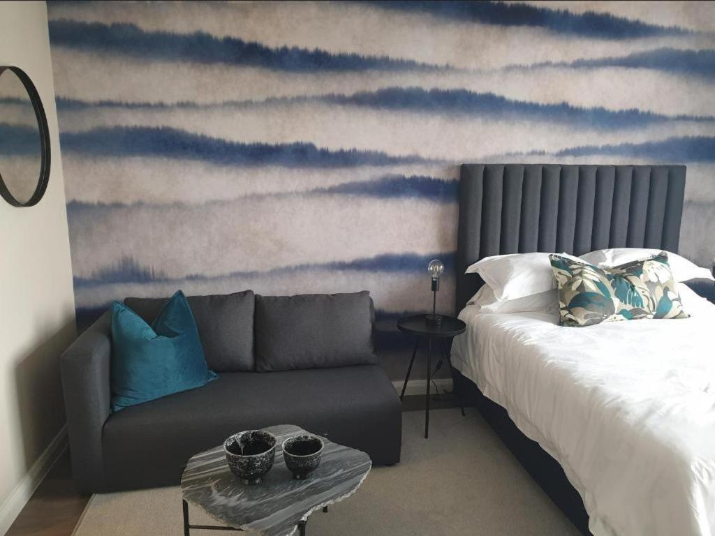 Menlyn Maine Apartments Pretoria Bagian luar foto