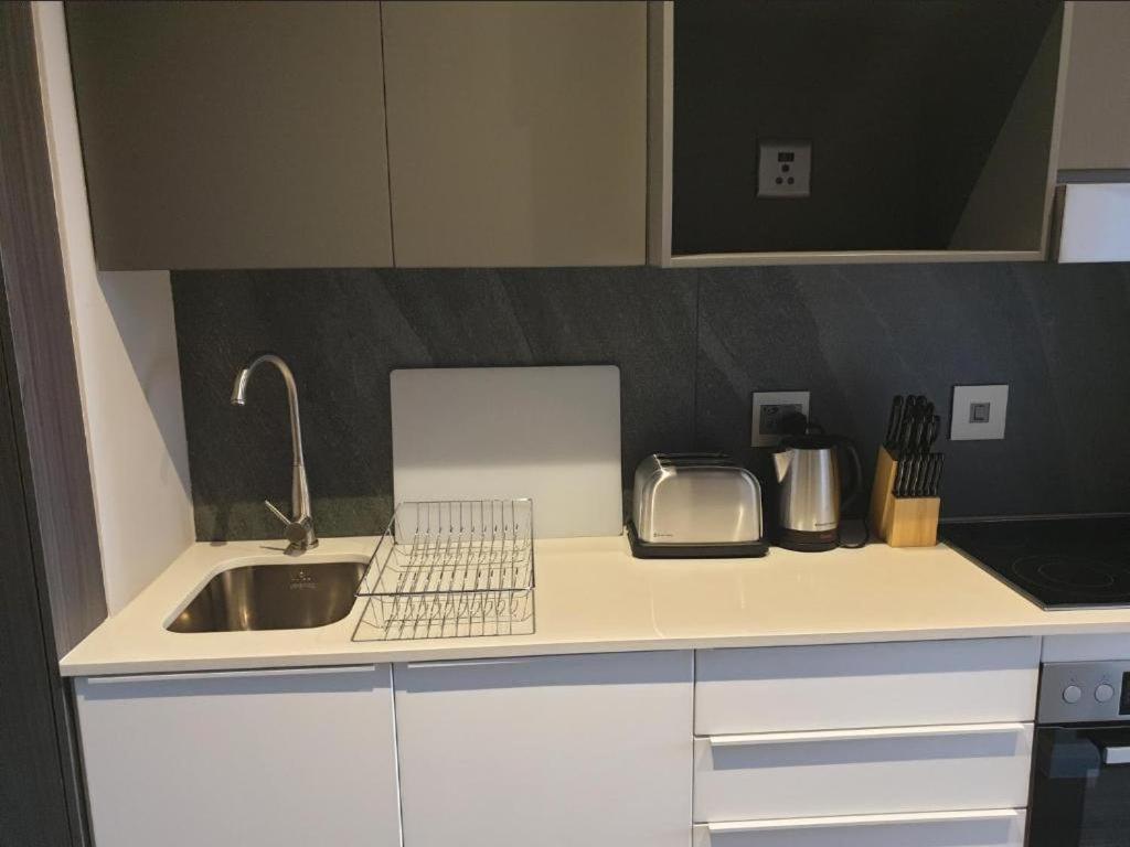 Menlyn Maine Apartments Pretoria Bagian luar foto