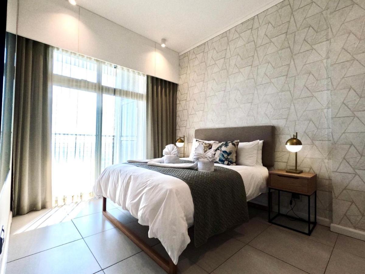 Menlyn Maine Apartments Pretoria Bagian luar foto