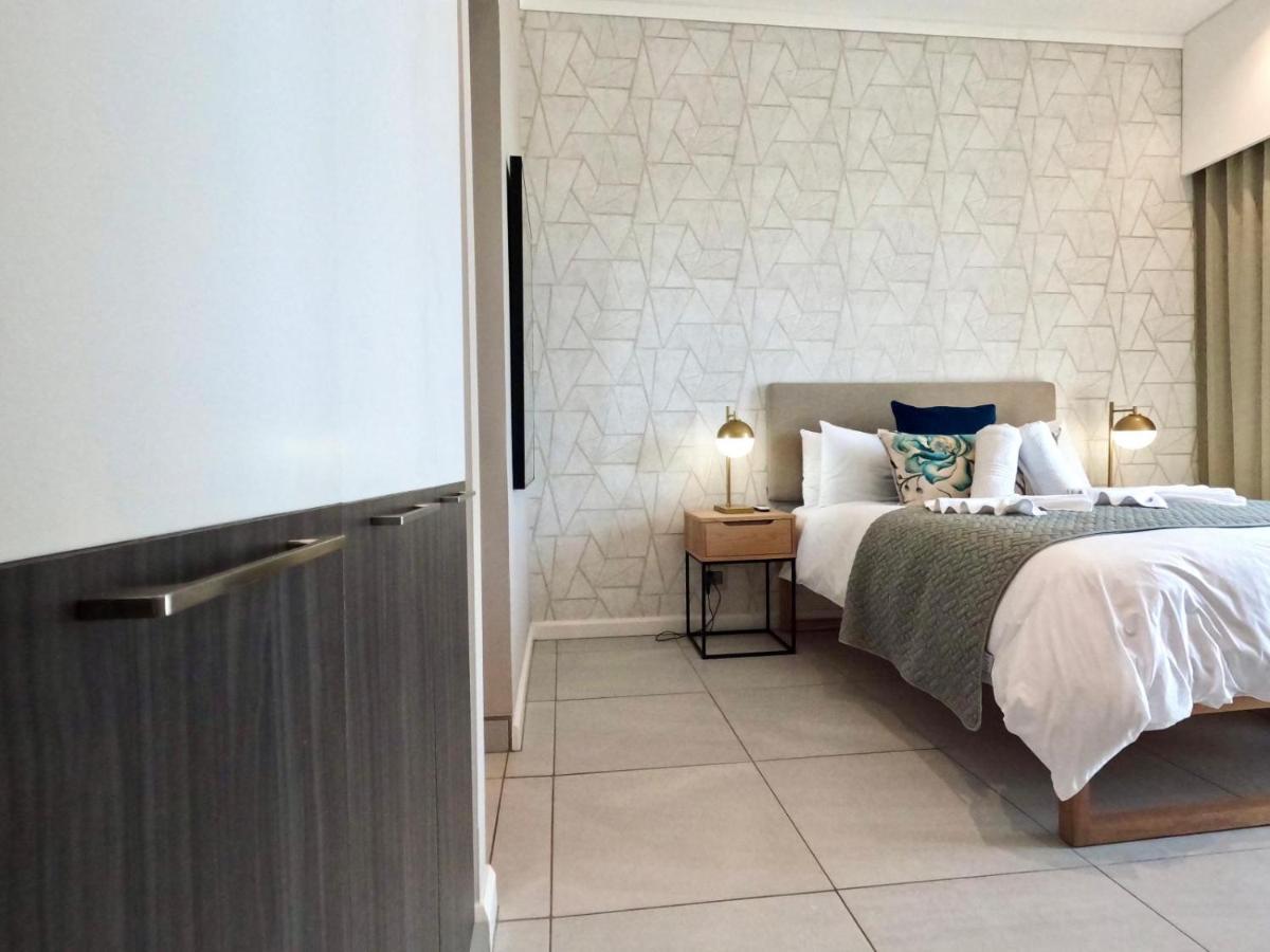 Menlyn Maine Apartments Pretoria Bagian luar foto
