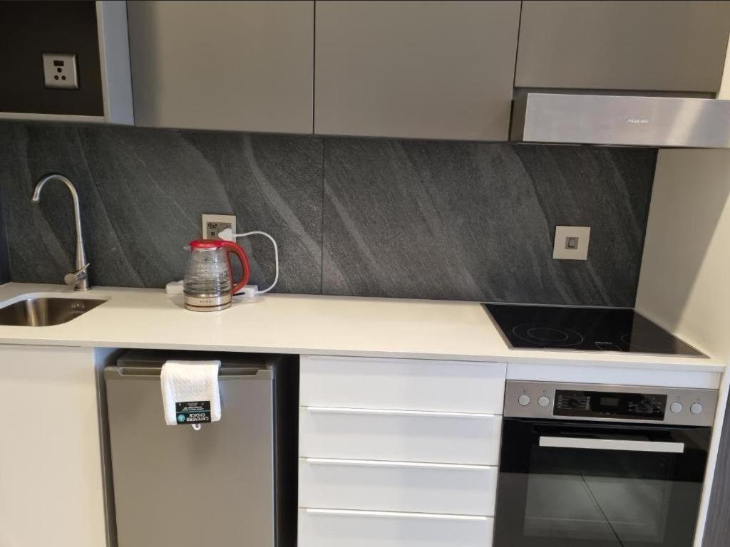 Menlyn Maine Apartments Pretoria Bagian luar foto