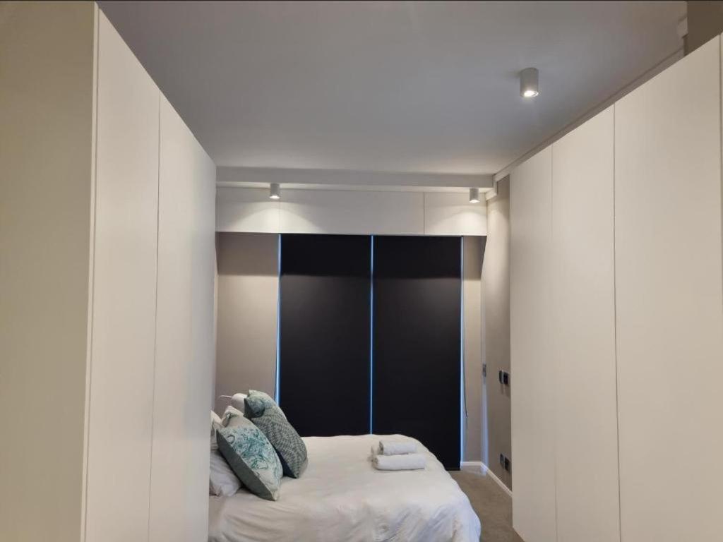 Menlyn Maine Apartments Pretoria Bagian luar foto