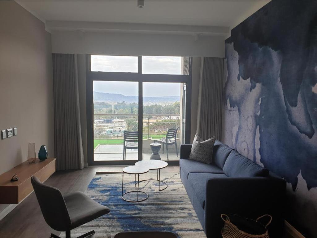 Menlyn Maine Apartments Pretoria Bagian luar foto