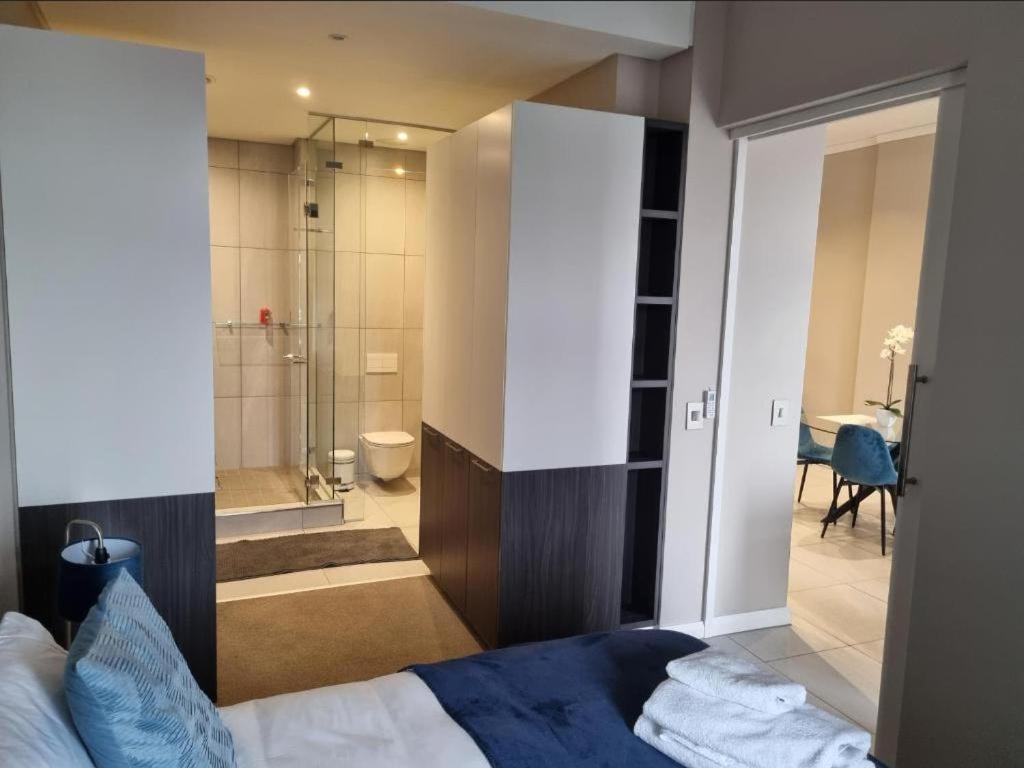 Menlyn Maine Apartments Pretoria Bagian luar foto