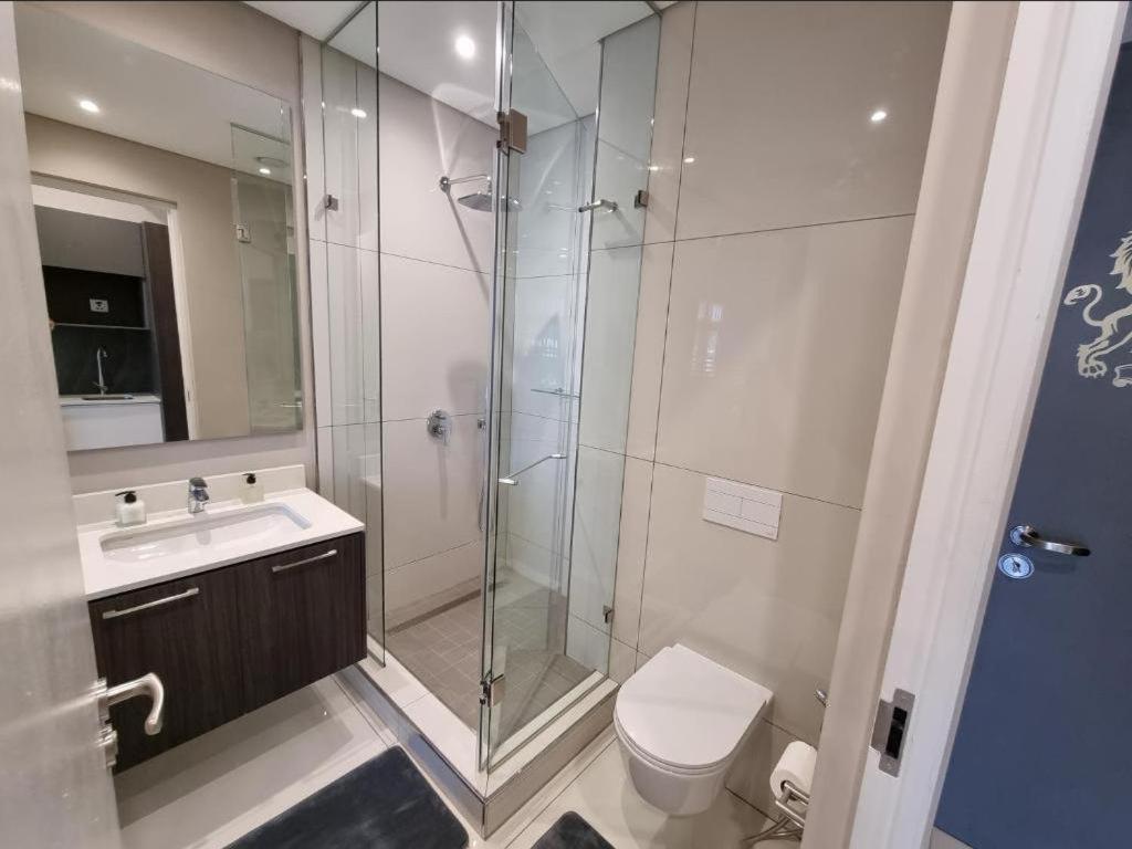 Menlyn Maine Apartments Pretoria Bagian luar foto