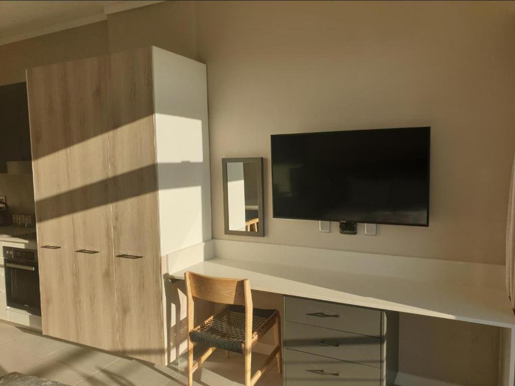 Menlyn Maine Apartments Pretoria Bagian luar foto