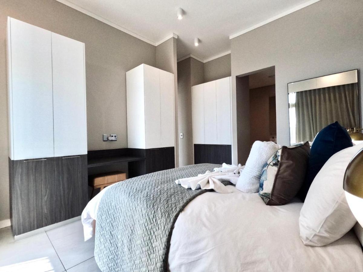 Menlyn Maine Apartments Pretoria Bagian luar foto