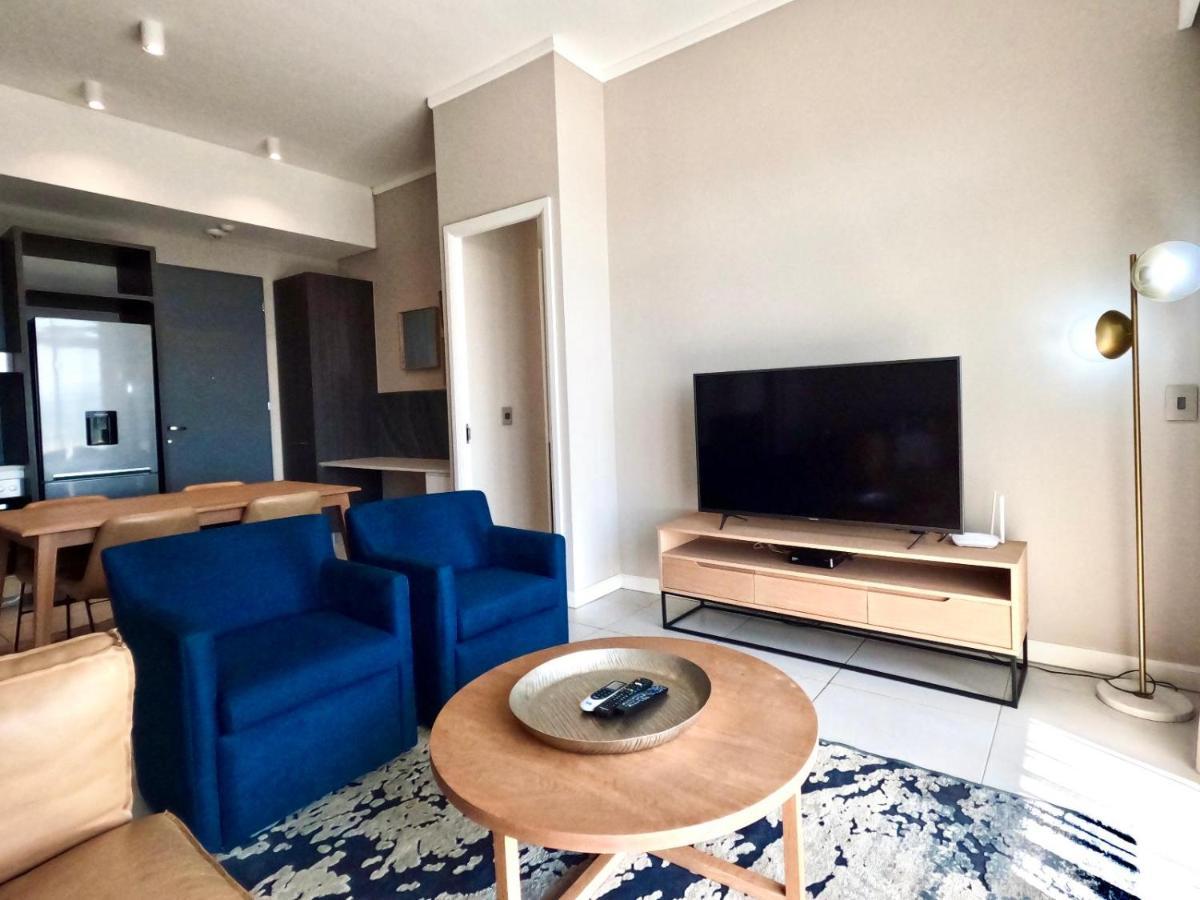 Menlyn Maine Apartments Pretoria Bagian luar foto