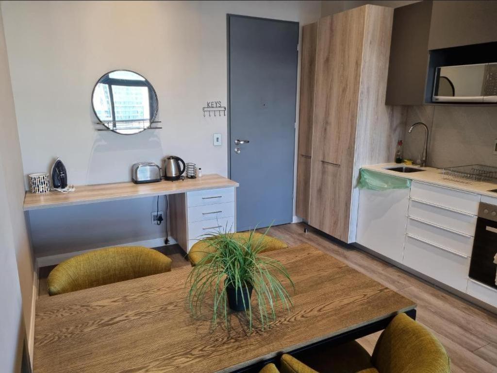 Menlyn Maine Apartments Pretoria Bagian luar foto