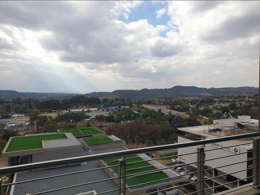 Menlyn Maine Apartments Pretoria Bagian luar foto