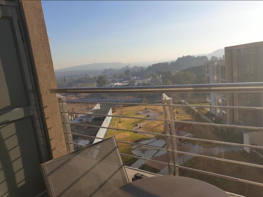 Menlyn Maine Apartments Pretoria Bagian luar foto