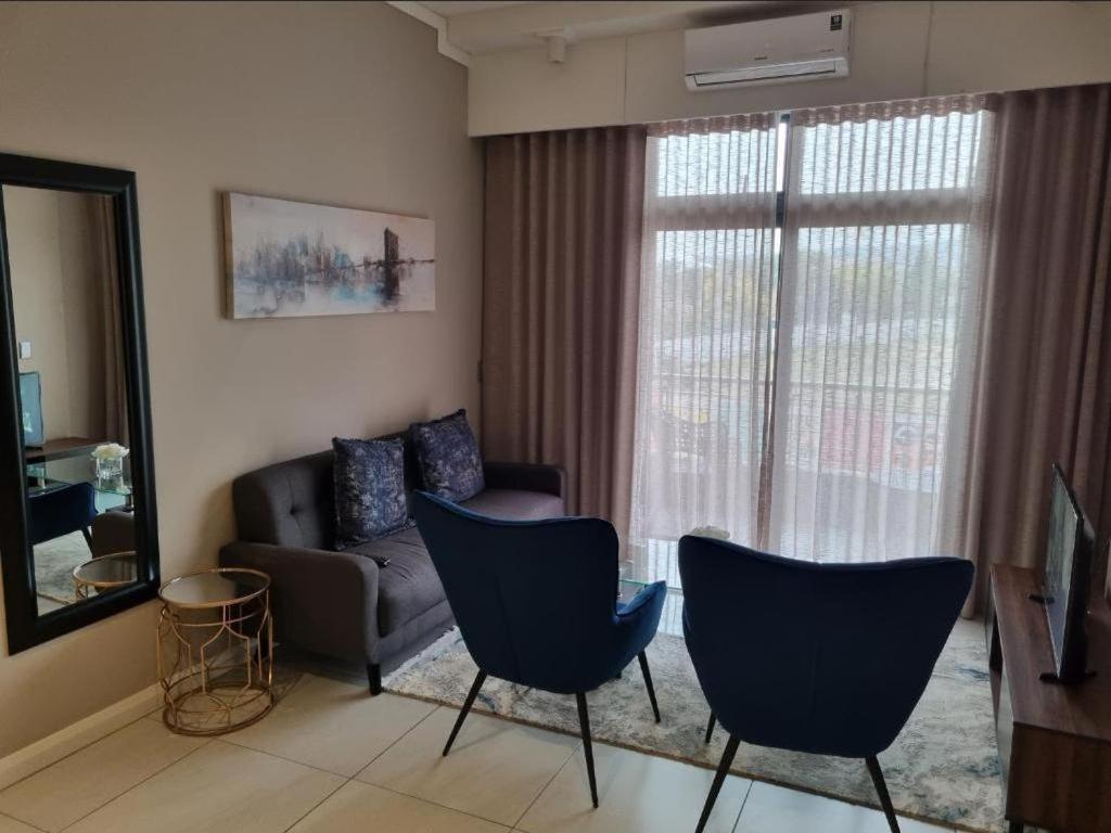 Menlyn Maine Apartments Pretoria Bagian luar foto