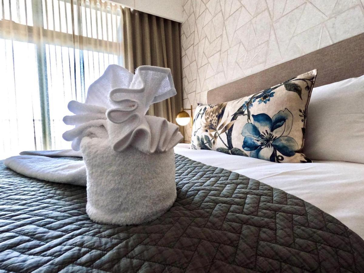 Menlyn Maine Apartments Pretoria Bagian luar foto