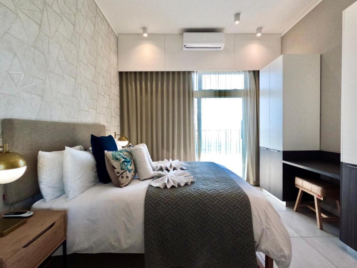 Menlyn Maine Apartments Pretoria Bagian luar foto