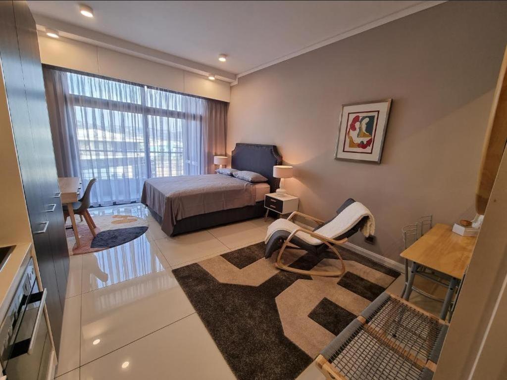 Menlyn Maine Apartments Pretoria Bagian luar foto