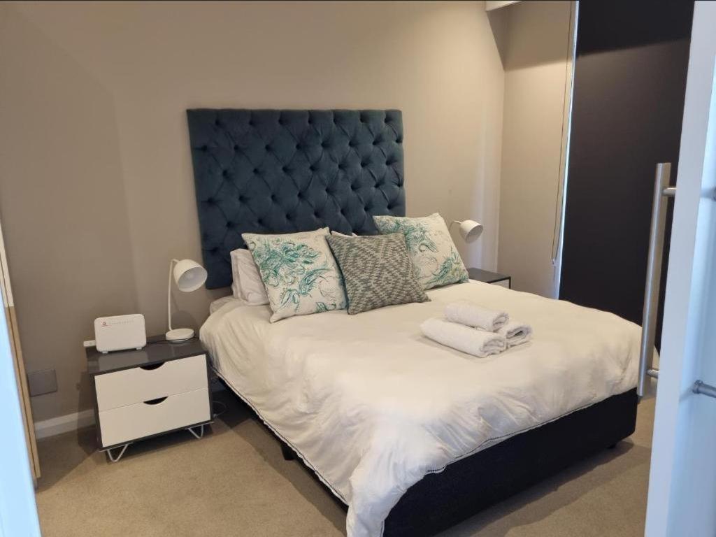 Menlyn Maine Apartments Pretoria Bagian luar foto